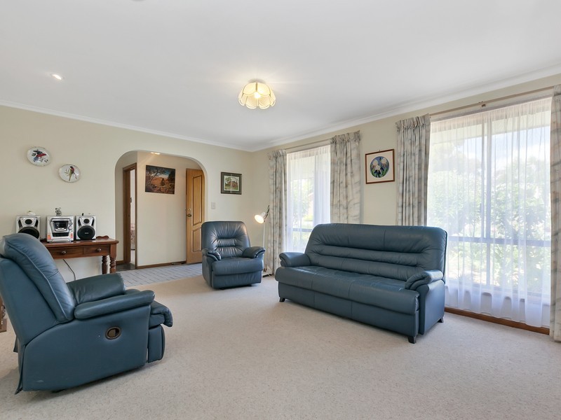 48 Serenade Crescent, Aberfoyle Park SA 5159
