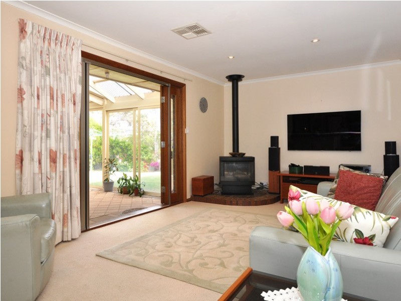 4 Sheoak Crescent, Aberfoyle Park SA 5159