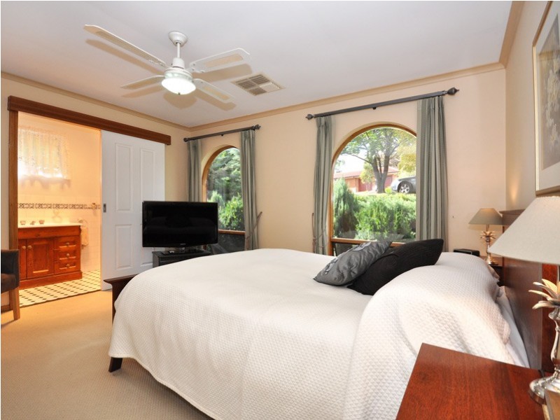 4 Sheoak Crescent, Aberfoyle Park SA 5159