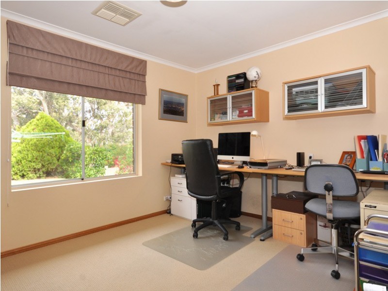4 Sheoak Crescent, Aberfoyle Park SA 5159
