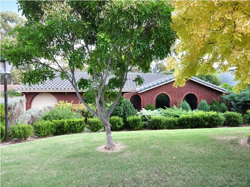4 Sheoak Crescent, Aberfoyle Park SA 5159