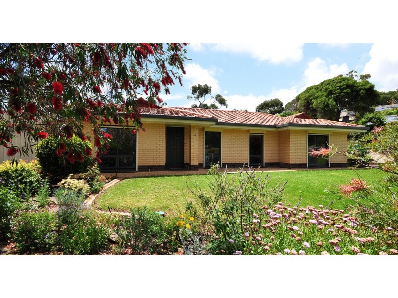 17 Hui-Hui Drive, Happy Valley SA 5159