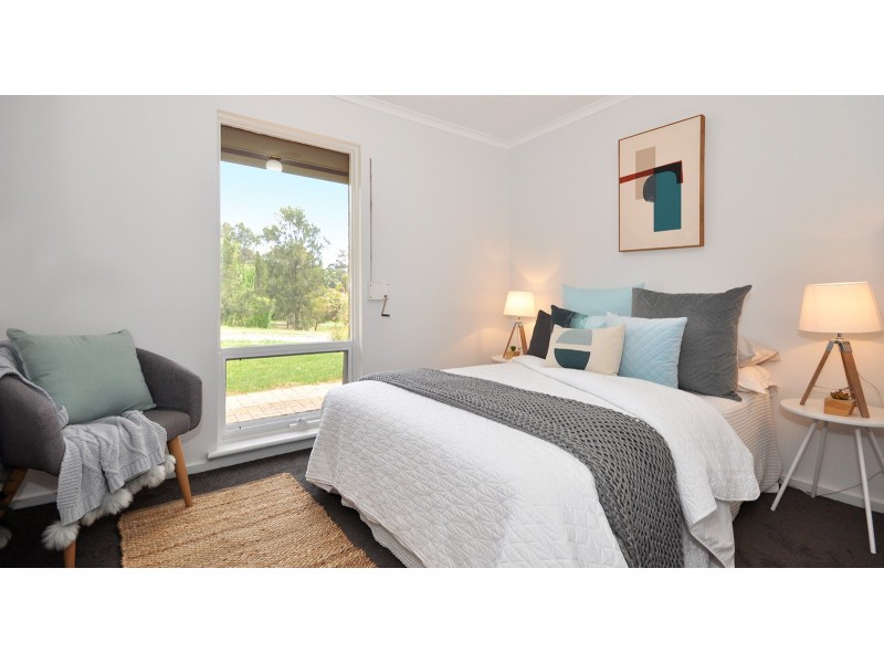 17 Hui-Hui Drive, Happy Valley SA 5159