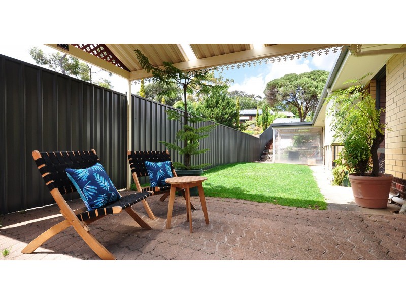 17 Hui-Hui Drive, Happy Valley SA 5159