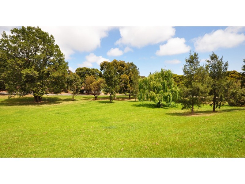 17 Hui-Hui Drive, Happy Valley SA 5159