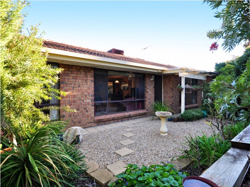 12 Sunnymeade Drive, Aberfoyle Park SA 5159