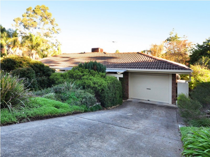 12 Sunnymeade Drive, Aberfoyle Park SA 5159