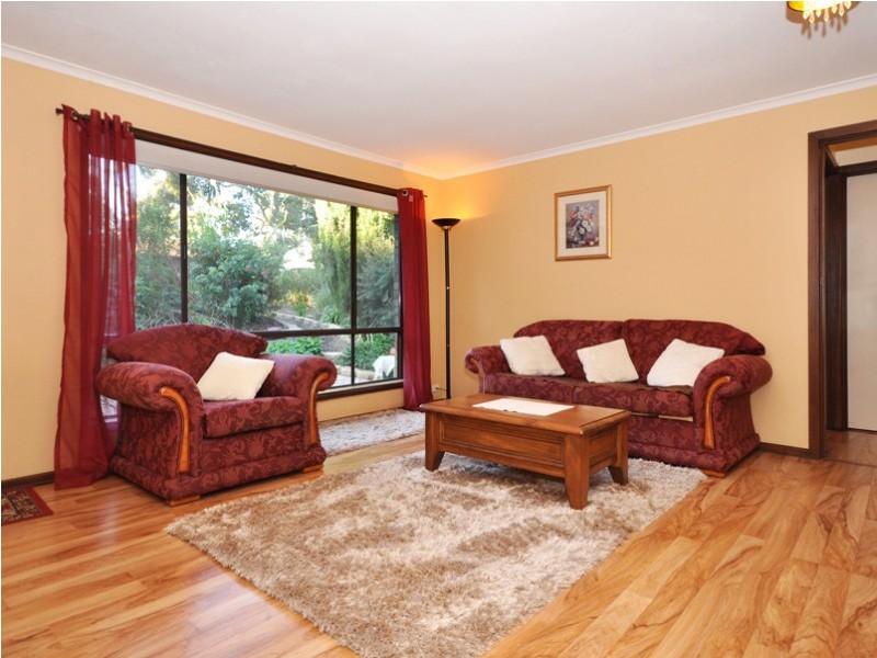 12 Sunnymeade Drive, Aberfoyle Park SA 5159