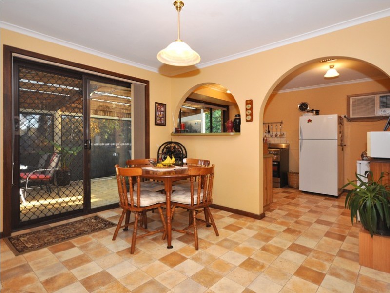 12 Sunnymeade Drive, Aberfoyle Park SA 5159