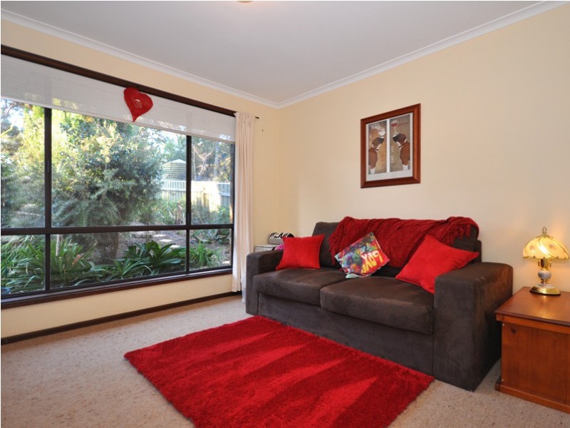 12 Sunnymeade Drive, Aberfoyle Park SA 5159