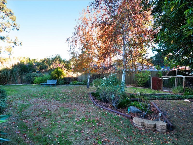 12 Sunnymeade Drive, Aberfoyle Park SA 5159