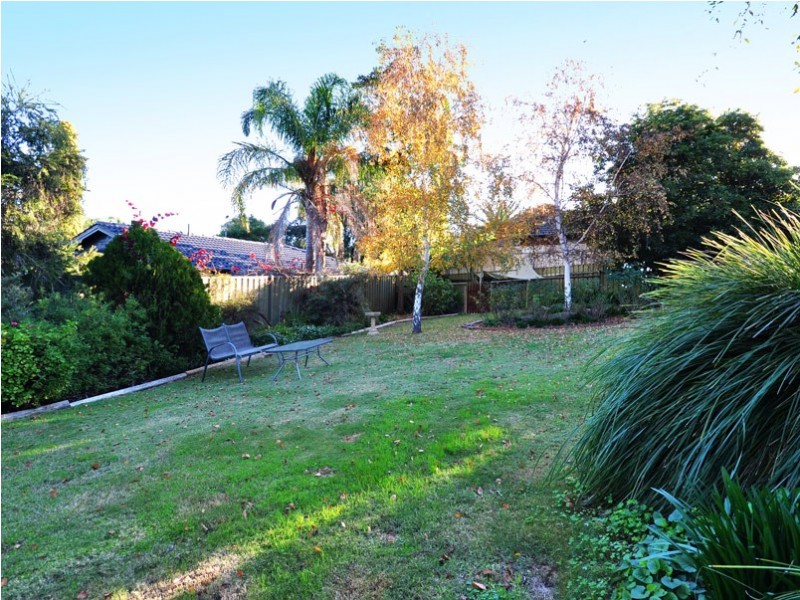 12 Sunnymeade Drive, Aberfoyle Park SA 5159