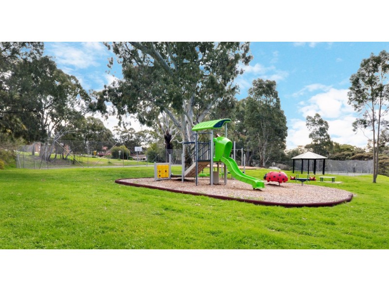 8 Grassdale Rise, Aberfoyle Park SA 5159