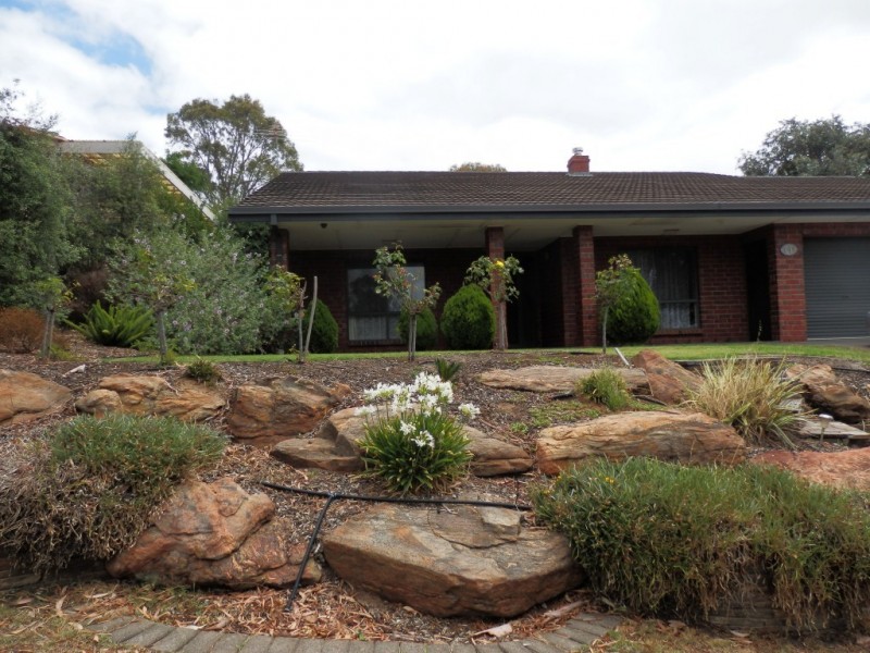 4 Goss Rd, Aberfoyle Park SA 5159