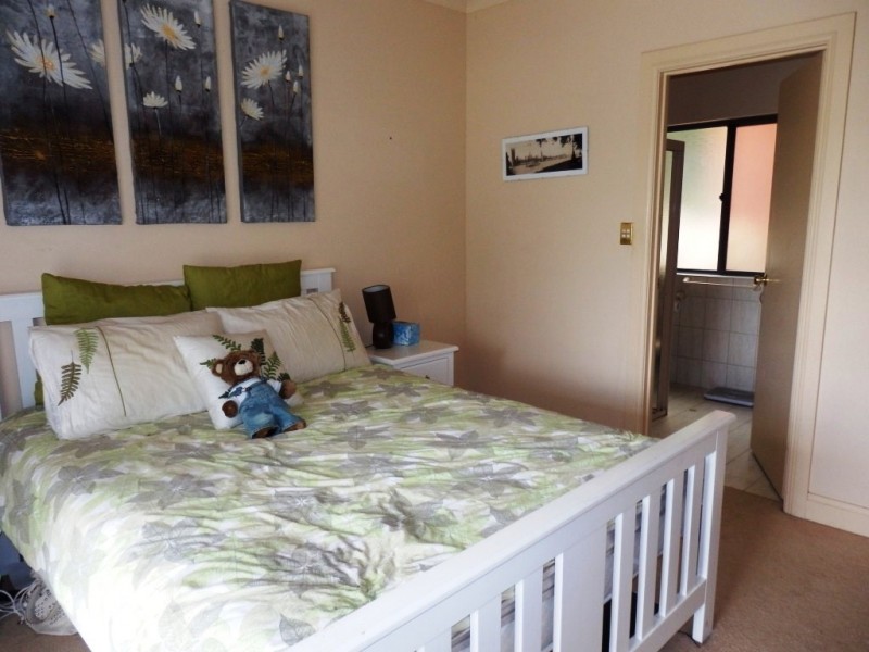 4 Goss Rd, Aberfoyle Park SA 5159