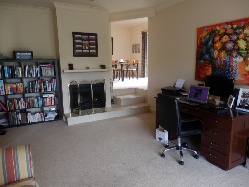 4 Goss Rd, Aberfoyle Park SA 5159