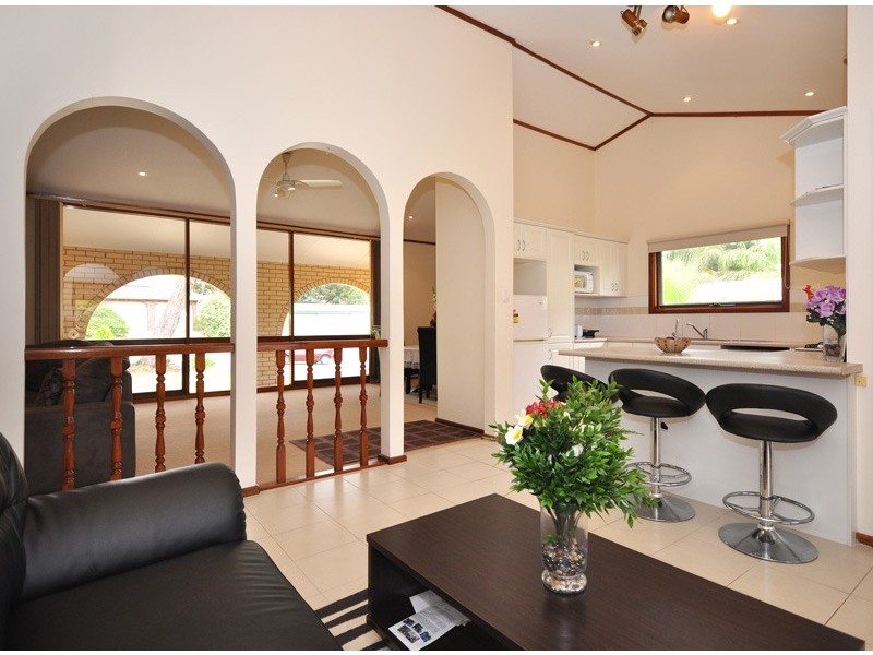18 Iona Road, Aberfoyle Park SA 5159