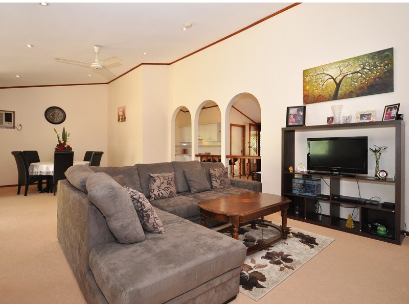 18 Iona Road, Aberfoyle Park SA 5159