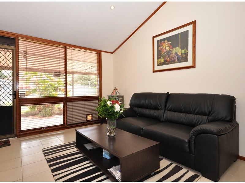 18 Iona Road, Aberfoyle Park SA 5159
