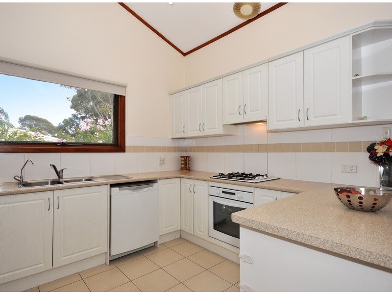 18 Iona Road, Aberfoyle Park SA 5159