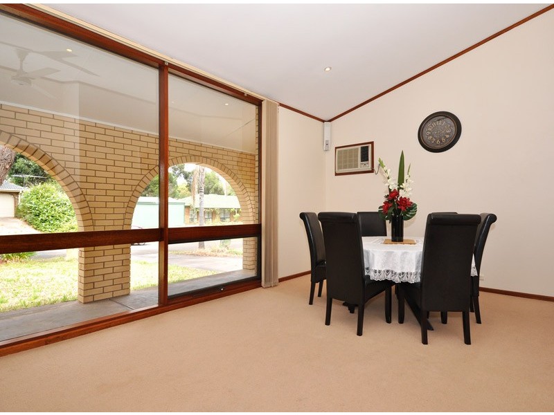 18 Iona Road, Aberfoyle Park SA 5159