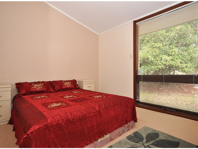 18 Iona Road, Aberfoyle Park SA 5159