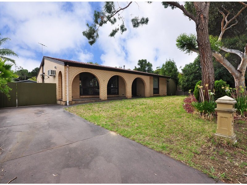 18 Iona Road, Aberfoyle Park SA 5159
