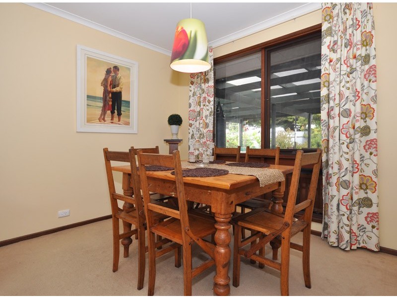 12 Canberra Drive, Aberfoyle Park SA 5159