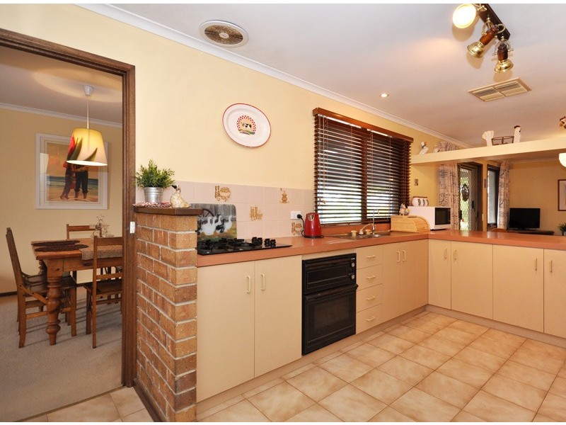 12 Canberra Drive, Aberfoyle Park SA 5159