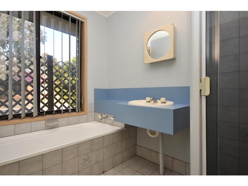 8 Linton Place, Aberfoyle Park SA 5159