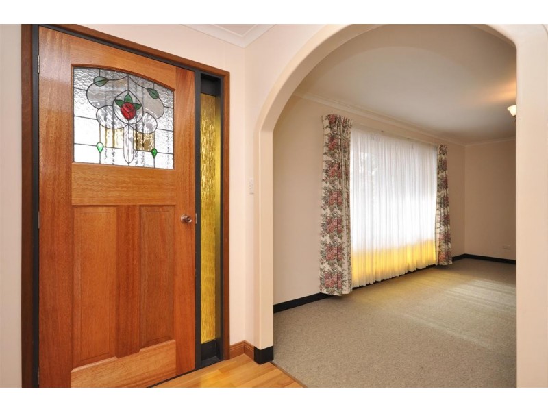 32 Woodhall Drive, Happy Valley SA 5159