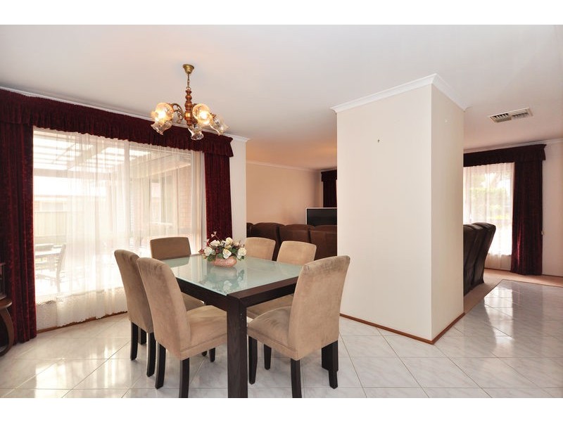 90 Oakridge Road, Aberfoyle Park SA 5159