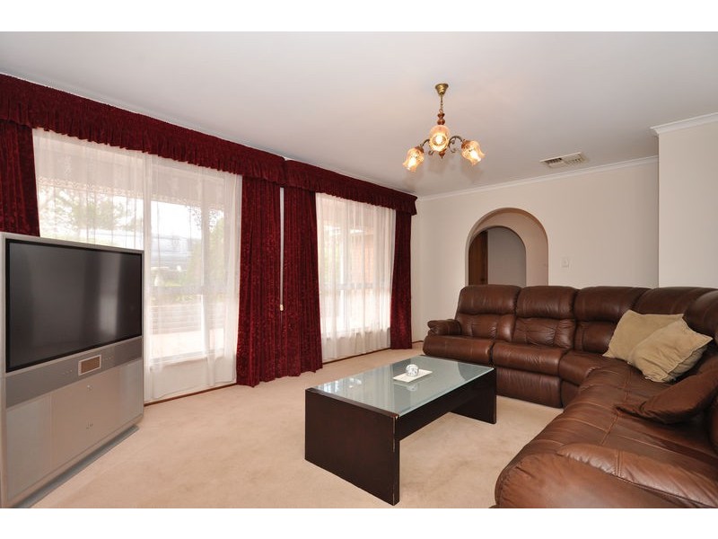 90 Oakridge Road, Aberfoyle Park SA 5159