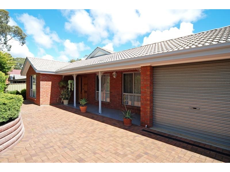 90 Oakridge Road, Aberfoyle Park SA 5159