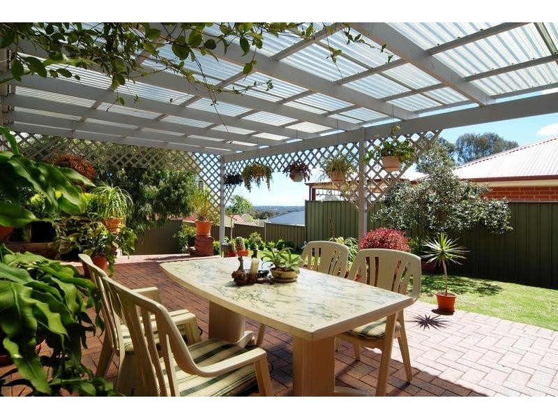 90 Oakridge Road, Aberfoyle Park SA 5159