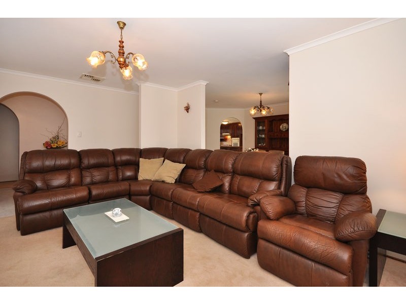 90 Oakridge Road, Aberfoyle Park SA 5159