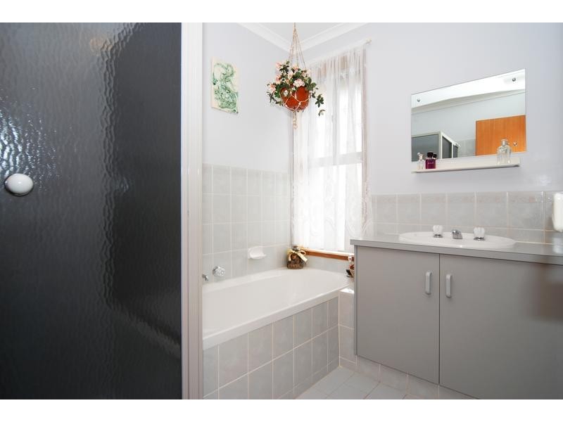 90 Oakridge Road, Aberfoyle Park SA 5159