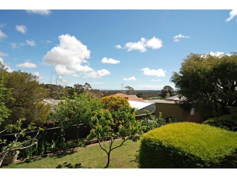 90 Oakridge Road, Aberfoyle Park SA 5159