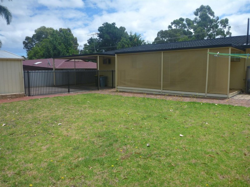 10 Roxanne Avenue, Aberfoyle Park SA 5159