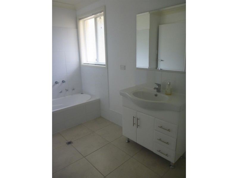 10 Roxanne Avenue, Aberfoyle Park SA 5159