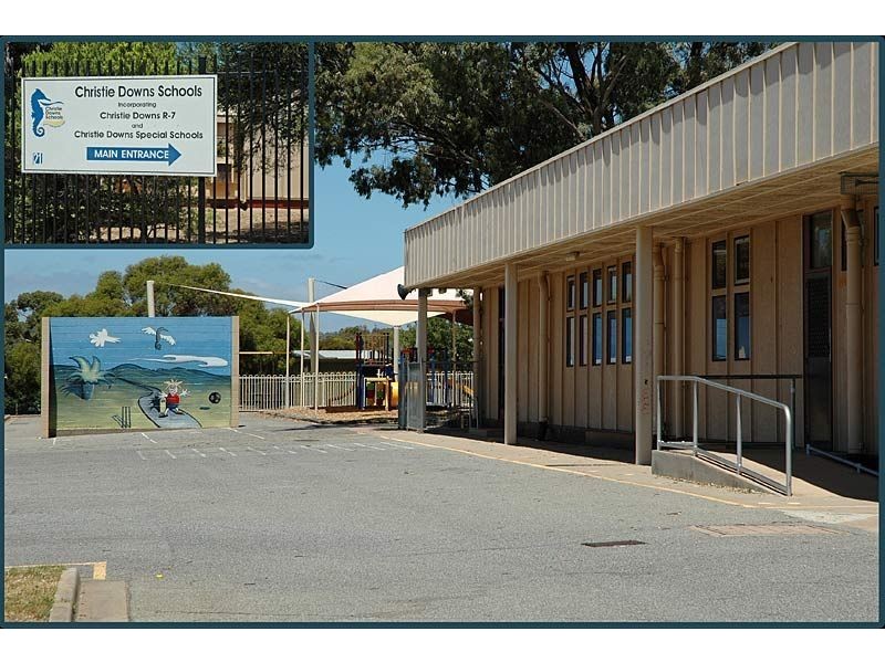 35 McKinna Road, Christie Downs SA 5164