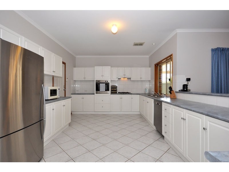 17 Glen Eyre Court, Aberfoyle Park SA 5159