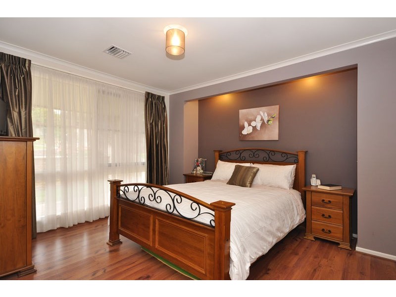 24 Scarvell Ave, Trott Park SA 5158