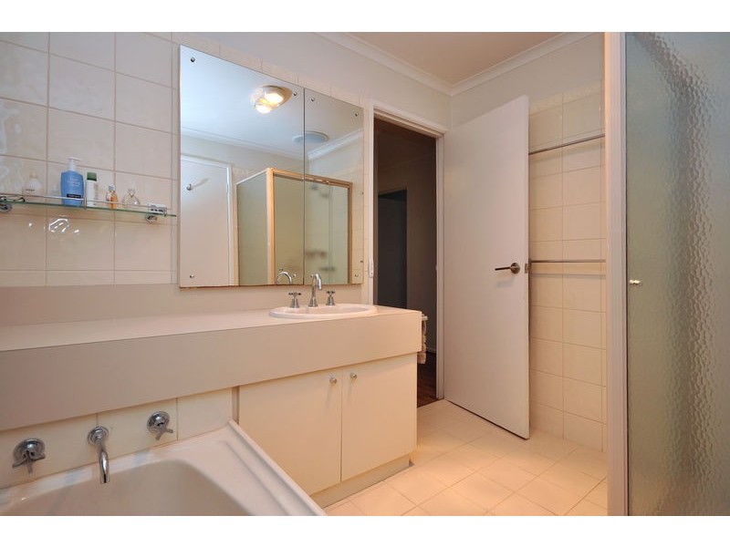 24 Scarvell Ave, Trott Park SA 5158