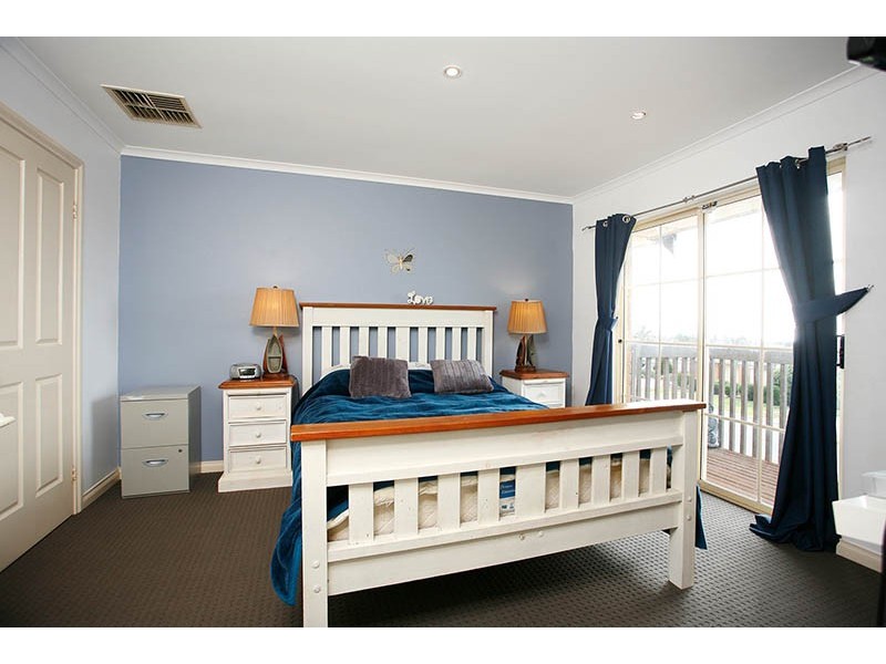 4 Churston Place, Moana SA 5169