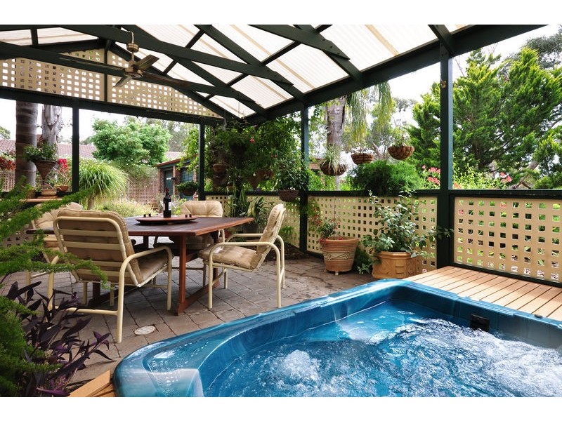 13 YORK DRIVE, Flagstaff Hill SA 5159