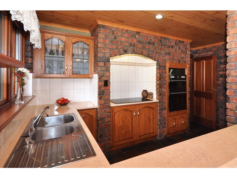 13 YORK DRIVE, Flagstaff Hill SA 5159