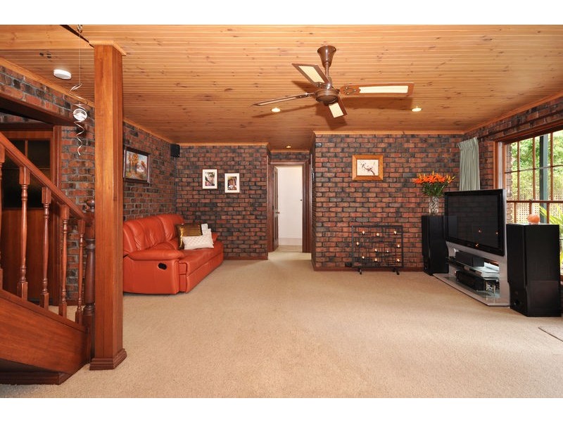 13 YORK DRIVE, Flagstaff Hill SA 5159