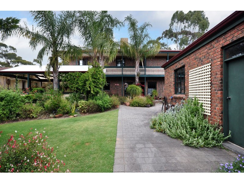 13 YORK DRIVE, Flagstaff Hill SA 5159