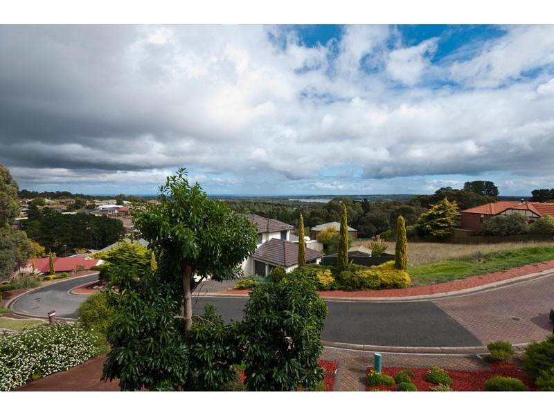 15 Highfield Drive, Aberfoyle Park SA 5159